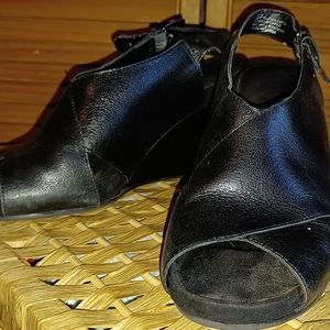 Aerosoles Plushing Bride Black Wedge Sandals Size 9.5